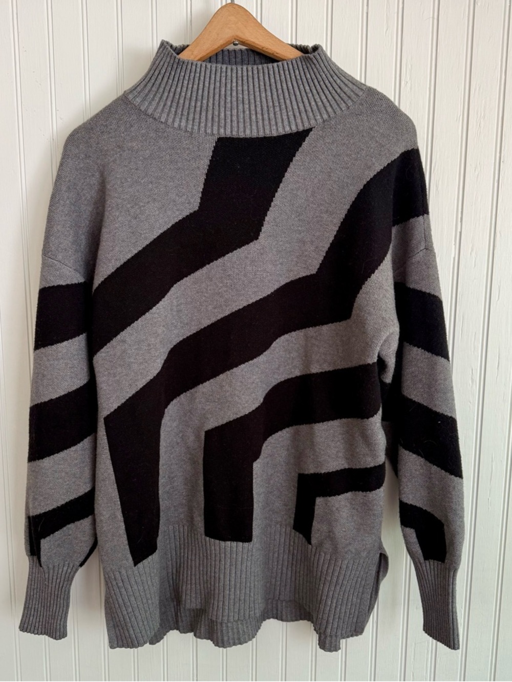 Heart of Pine Geometric Chic Black Mock Neck Sweater Size L